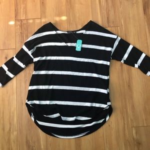 Q 3/4 Sleeve High Low V-Neck Top